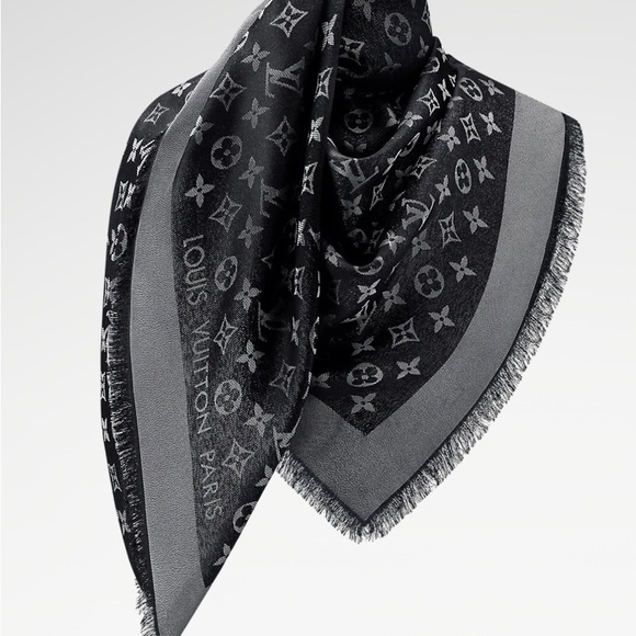 Louis Vuitton Monogram Shine Shawl - Picture 5 of 10